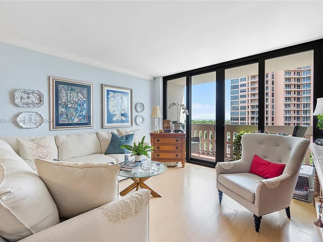 90 Edgewater Dr # 812, Coral Gables FL 33133