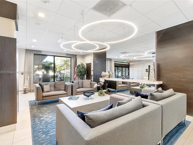 90 Edgewater Dr # 812, Coral Gables FL 33133