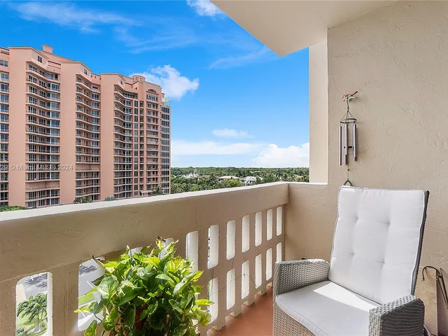 90 Edgewater Dr # 812, Coral Gables FL 33133