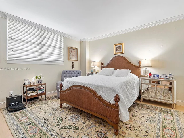 90 Edgewater Dr # 812, Coral Gables FL 33133