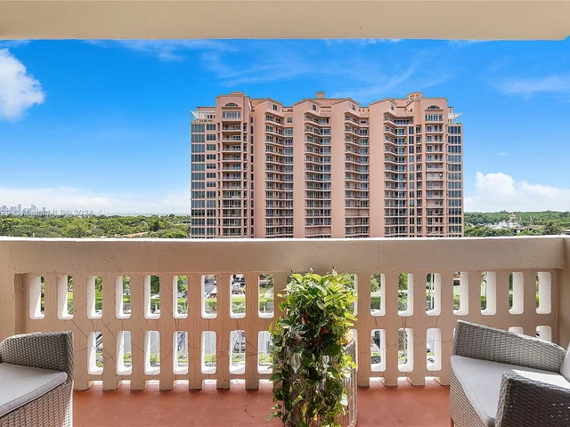 90 Edgewater Dr # 812, Coral Gables FL 33133