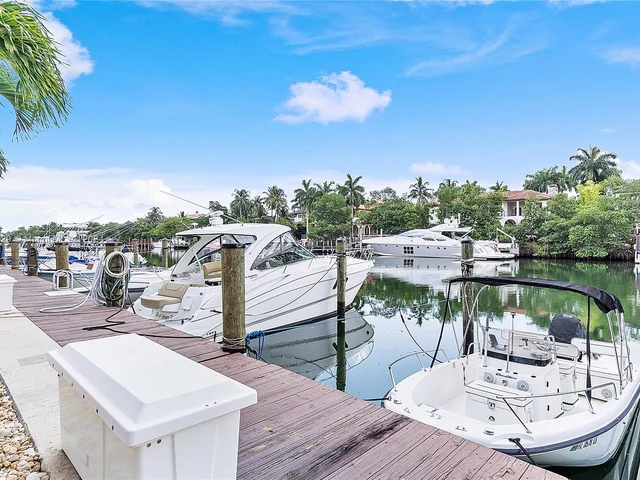 90 Edgewater Dr # 812, Coral Gables FL 33133