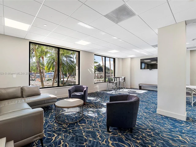 90 Edgewater Dr # 812, Coral Gables FL 33133