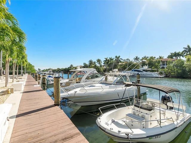 90 Edgewater Dr # 812, Coral Gables FL 33133