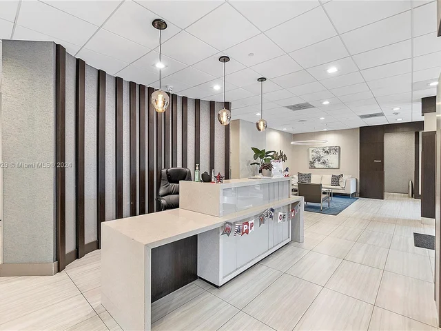 90 Edgewater Dr # 812, Coral Gables FL 33133