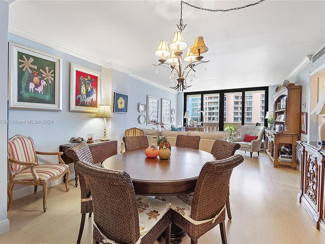 90 Edgewater Dr # 812, Coral Gables FL 33133