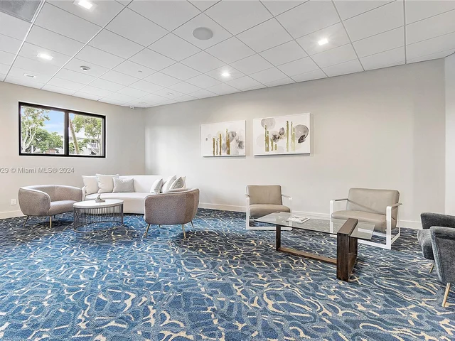 90 Edgewater Dr # 812, Coral Gables FL 33133