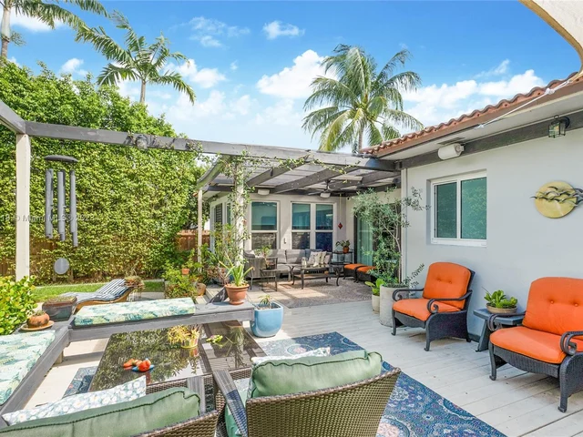 5314 Alton Rd, Miami Beach FL 33140