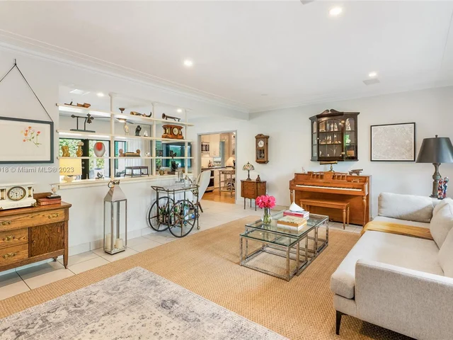 5314 Alton Rd, Miami Beach FL 33140