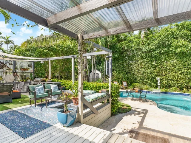 5314 Alton Rd, Miami Beach FL 33140