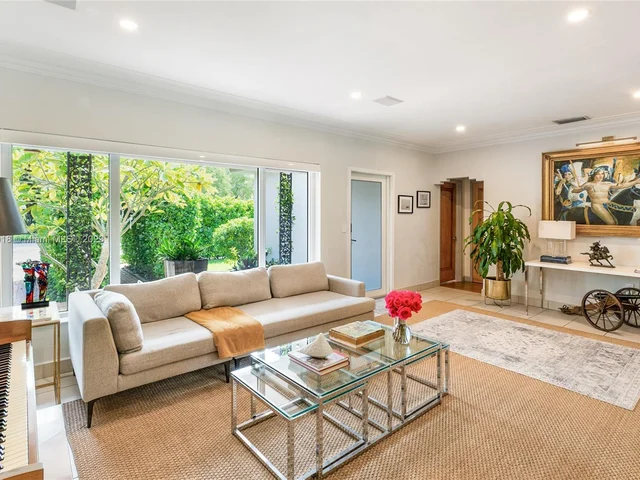 5314 Alton Rd, Miami Beach FL 33140