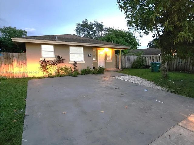 1913 NW 152nd St, Miami Gardens FL 33054