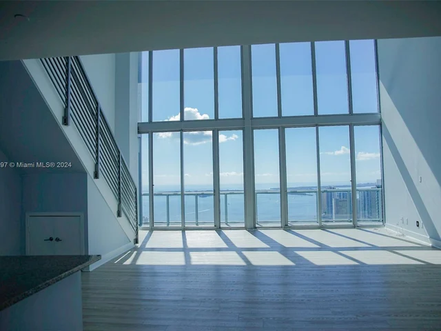 888 Biscayne Blvd # 5704, Miami FL 33132