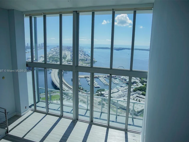 888 Biscayne Blvd # 5704, Miami FL 33132