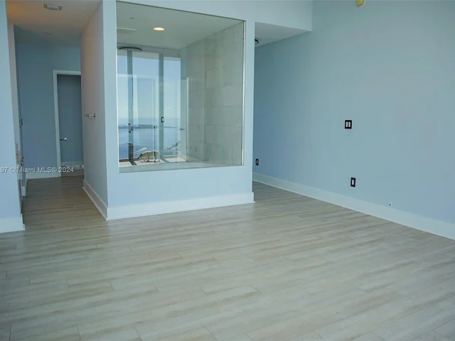 888 Biscayne Blvd # 5704, Miami FL 33132