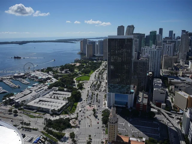 888 Biscayne Blvd # 5704, Miami FL 33132