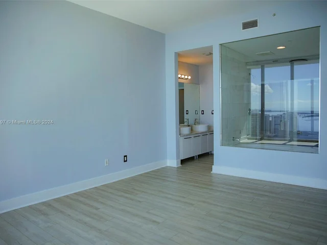 888 Biscayne Blvd # 5704, Miami FL 33132