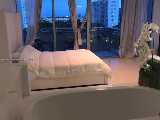 2950 NE 188th St # 506, Aventura FL 33180