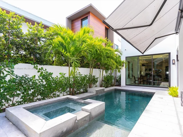 3180 Washington St, Miami FL 33133