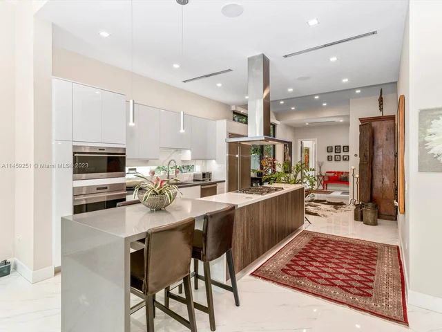 3180 Washington St, Miami FL 33133