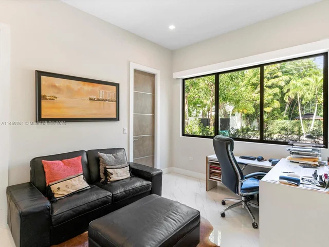 3180 Washington St, Miami FL 33133