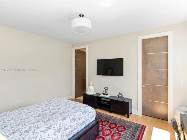 3180 Washington St, Miami FL 33133