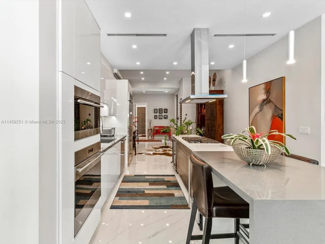 3180 Washington St, Miami FL 33133