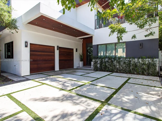 3180 Washington St, Miami FL 33133