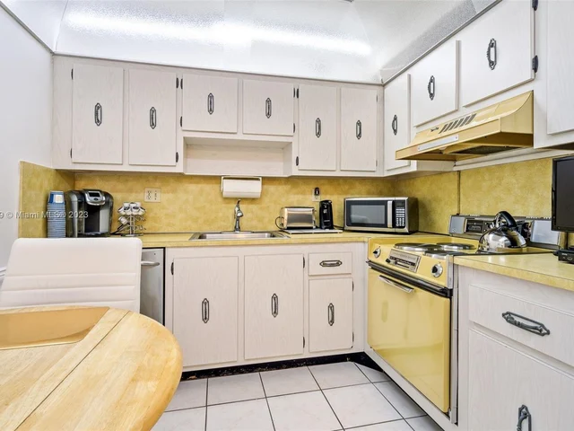 600 Three Islands Blvd # 1708, Hallandale Beach FL 33009