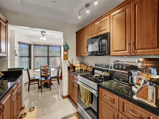 701 SW 141st Ave # 411R, Pembroke Pines FL 33027