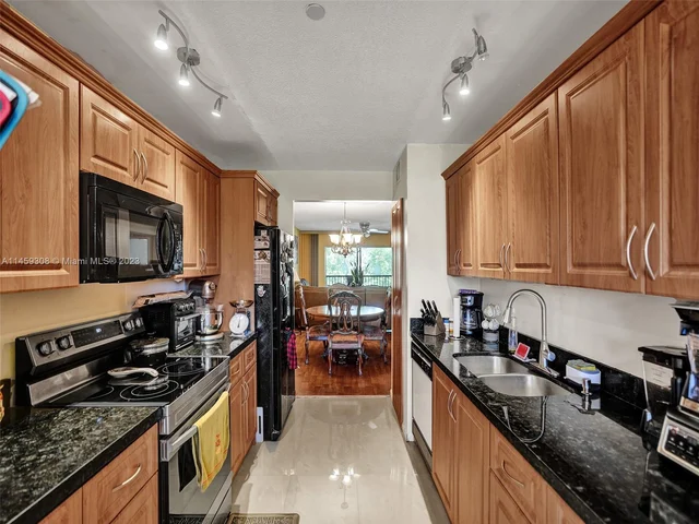 701 SW 141st Ave # 411R, Pembroke Pines FL 33027