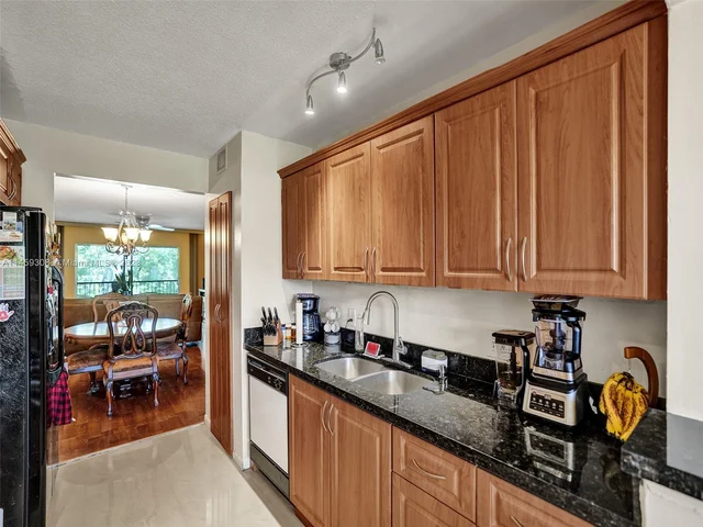 701 SW 141st Ave # 411R, Pembroke Pines FL 33027