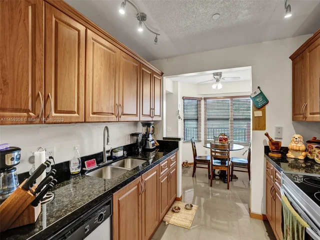 701 SW 141st Ave # 411R, Pembroke Pines FL 33027