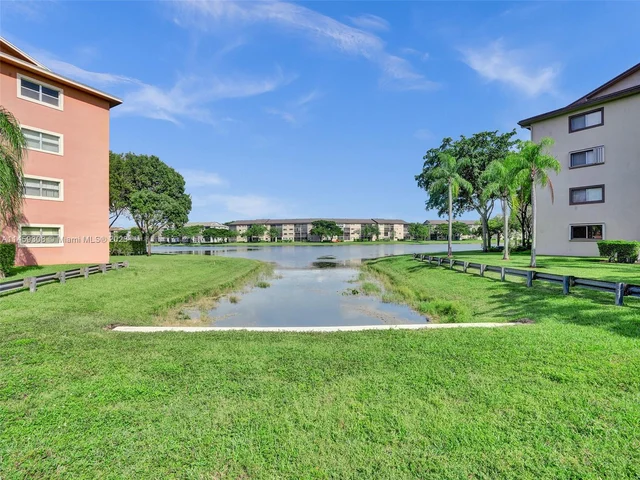701 SW 141st Ave # 411R, Pembroke Pines FL 33027