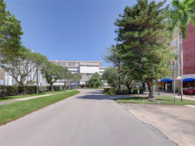 4000 NE 169th St # 402, North Miami Beach FL 33160