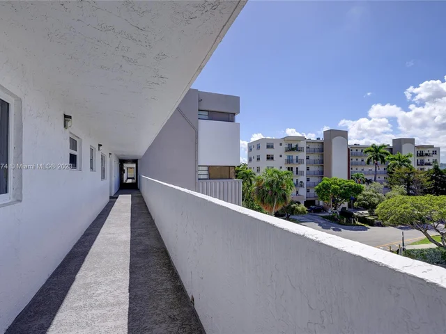 4000 NE 169th St # 402, North Miami Beach FL 33160