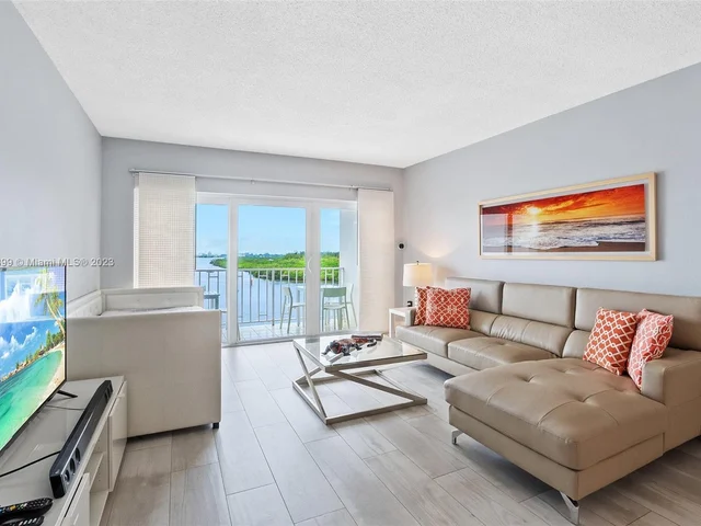 500 Bayview Dr # 728, Sunny Isles Beach FL 33160