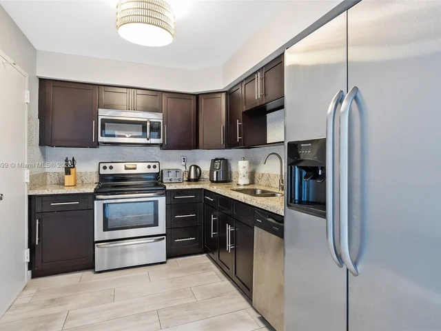 500 Bayview Dr # 728, Sunny Isles Beach FL 33160