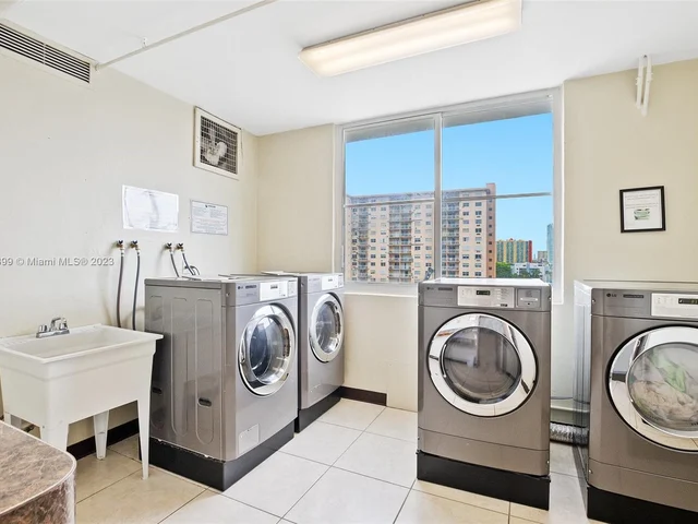 500 Bayview Dr # 728, Sunny Isles Beach FL 33160