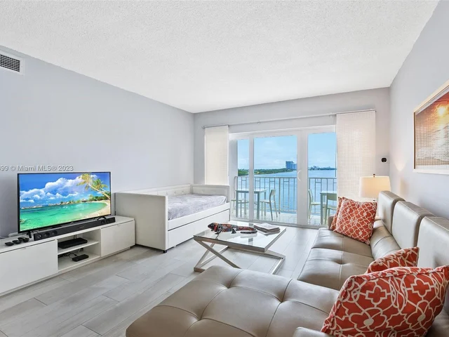 500 Bayview Dr # 728, Sunny Isles Beach FL 33160