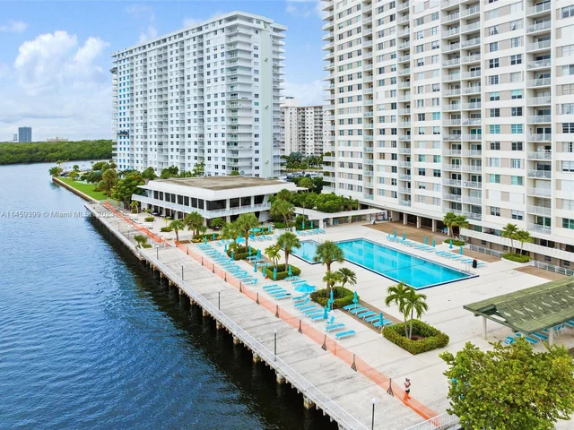 500 Bayview Dr # 728, Sunny Isles Beach FL 33160