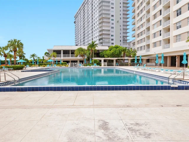 500 Bayview Dr # 728, Sunny Isles Beach FL 33160