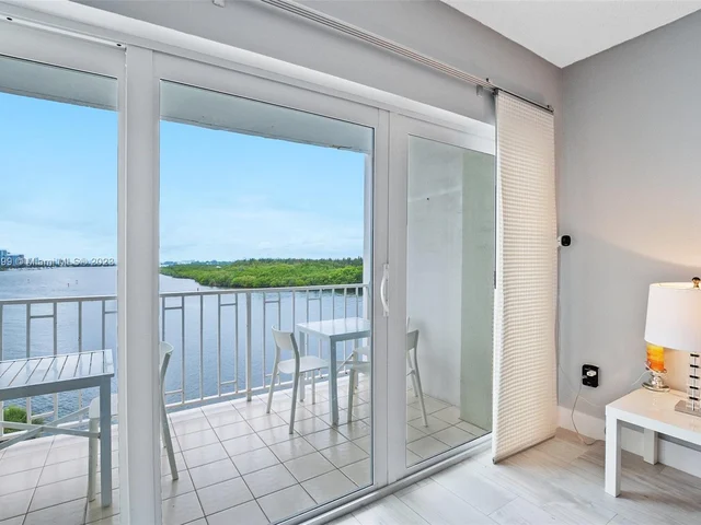 500 Bayview Dr # 728, Sunny Isles Beach FL 33160