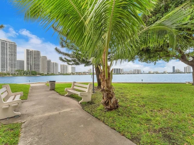 301 174th St # 1818, Sunny Isles Beach FL 33160
