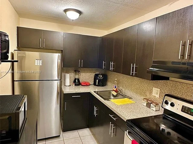 8511 NW 8th St # 5, Miami FL 33126