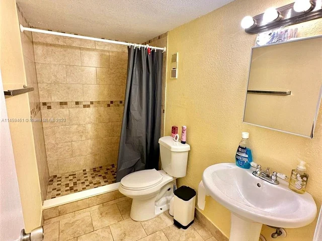 8511 NW 8th St # 5, Miami FL 33126