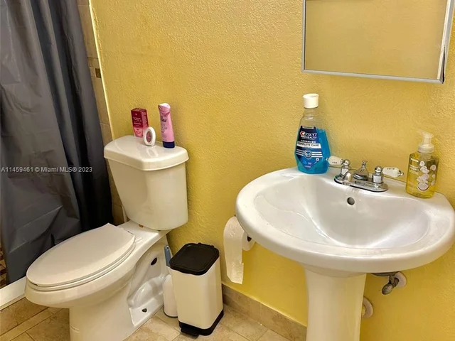 8511 NW 8th St # 5, Miami FL 33126