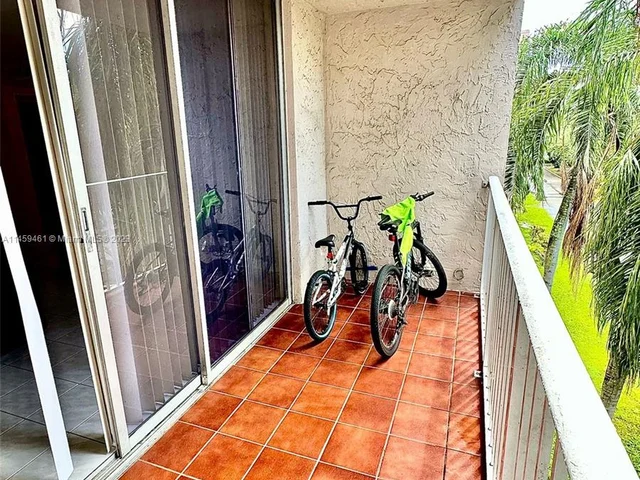 8511 NW 8th St # 5, Miami FL 33126