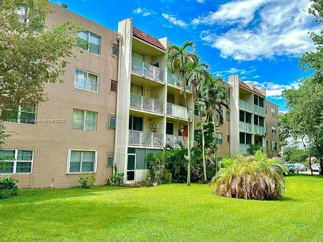 8511 NW 8th St # 5, Miami FL 33126