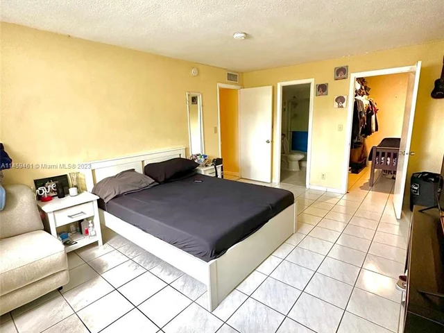 8511 NW 8th St # 5, Miami FL 33126